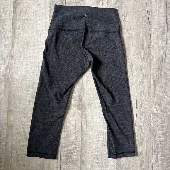 LULULEMON WUNDER UNDER Textured High Rise Tight Cropped Leggings Size 8 - Picture 3 of 12